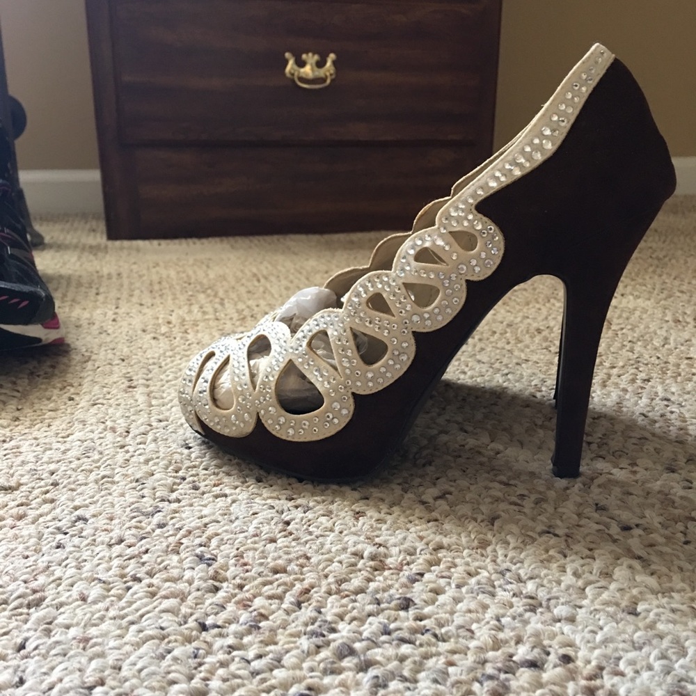Suede crystal peep toe brown an creme heel
